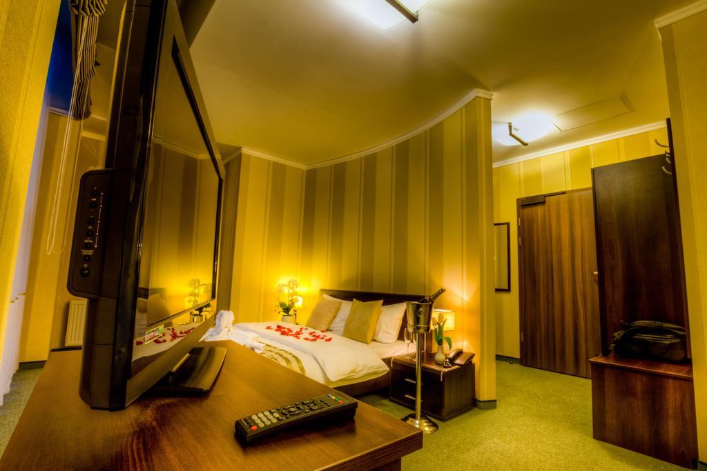 Aviator Hotel Restauracja & Spa Pabianice Dış mekan fotoğraf