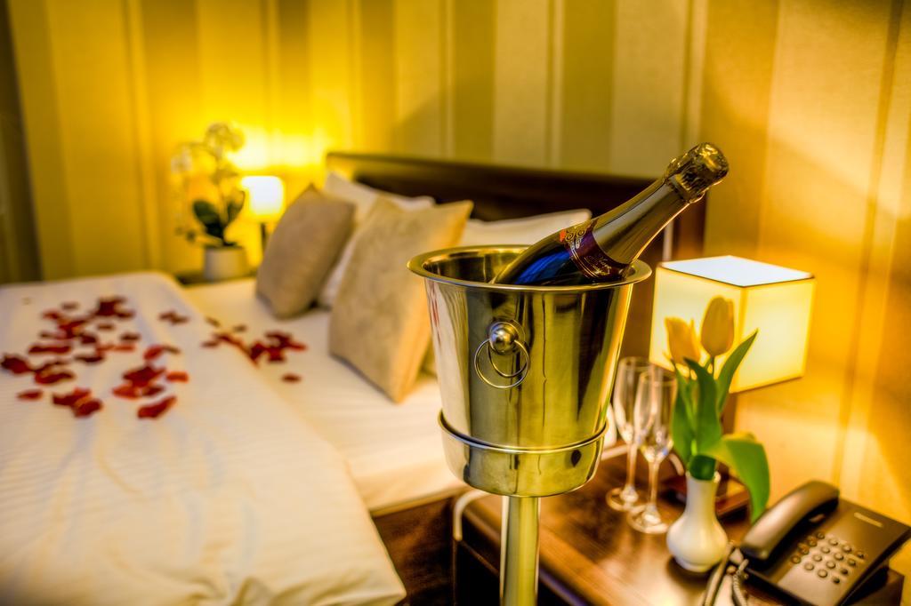 Aviator Hotel Restauracja & Spa Pabianice Dış mekan fotoğraf